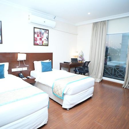 Hotel Siesta Hitech Hyderabad Exterior foto