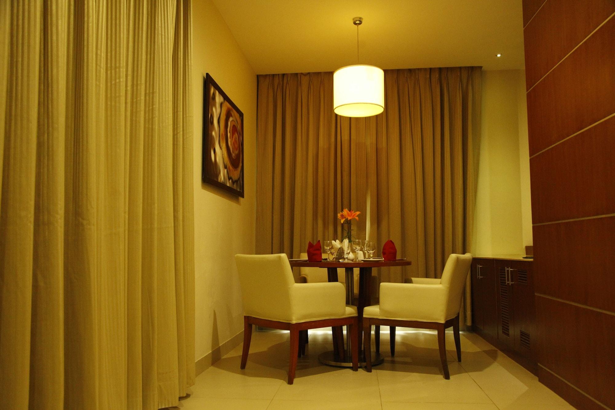 Hotel Siesta Hitech Hyderabad Exterior foto