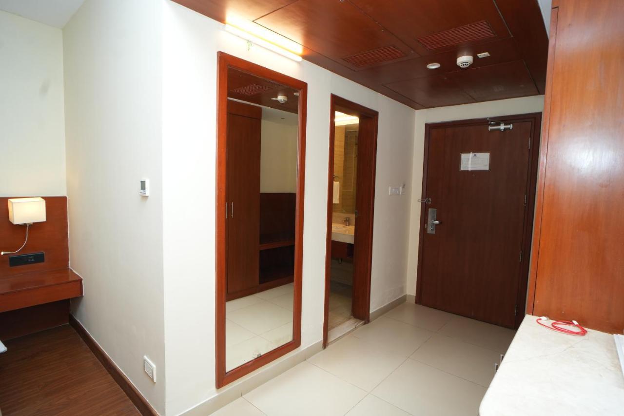 Hotel Siesta Hitech Hyderabad Exterior foto