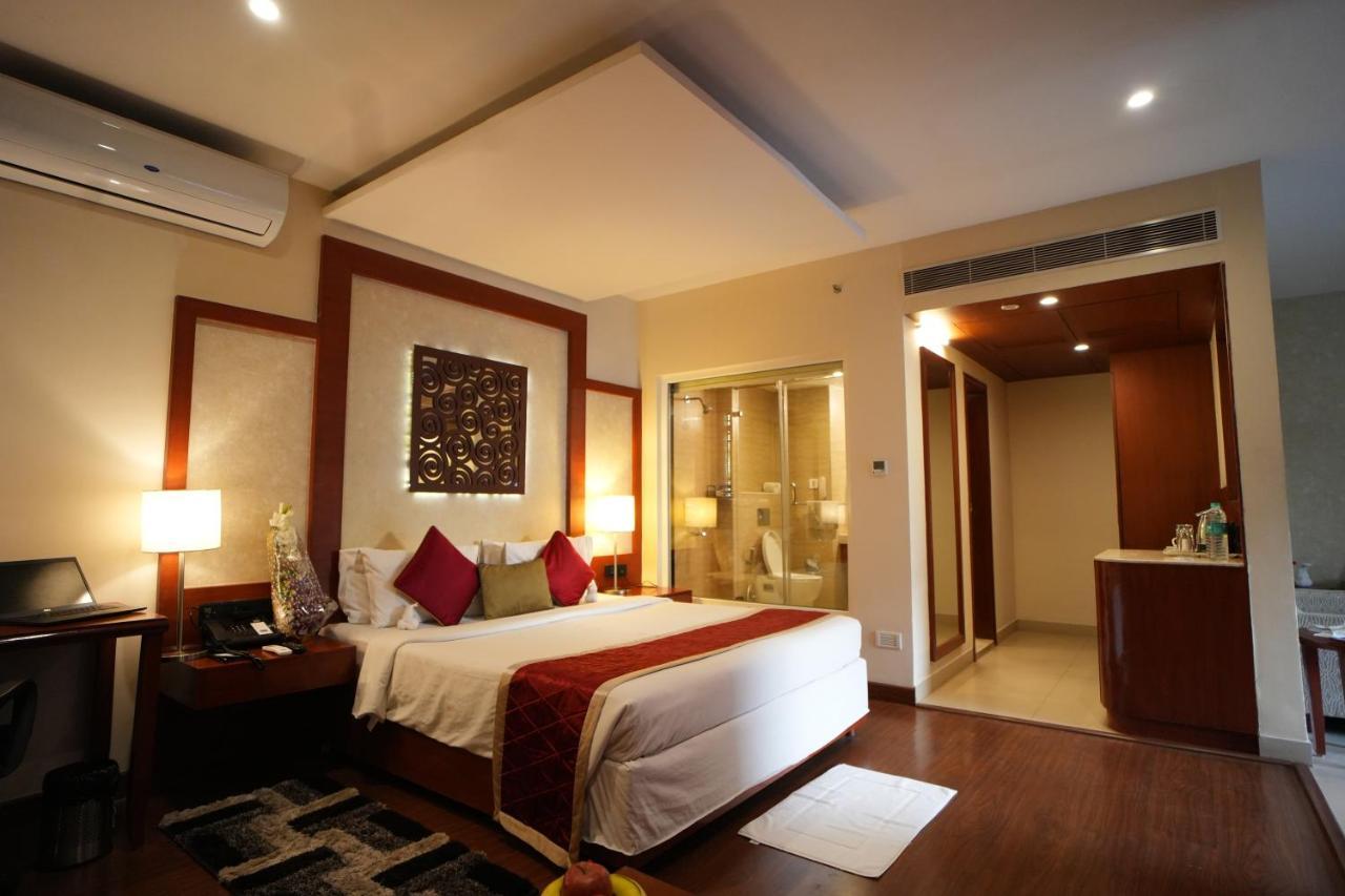 Hotel Siesta Hitech Hyderabad Exterior foto