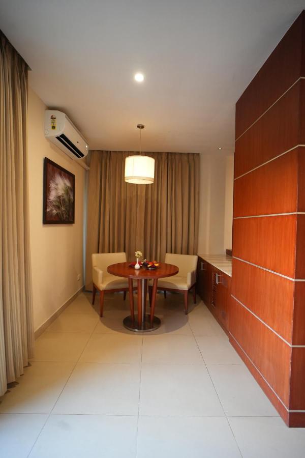 Hotel Siesta Hitech Hyderabad Exterior foto
