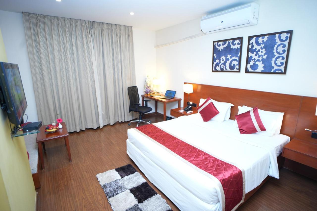 Hotel Siesta Hitech Hyderabad Exterior foto