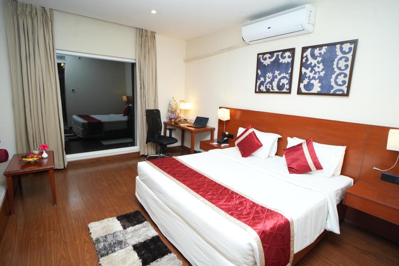 Hotel Siesta Hitech Hyderabad Exterior foto