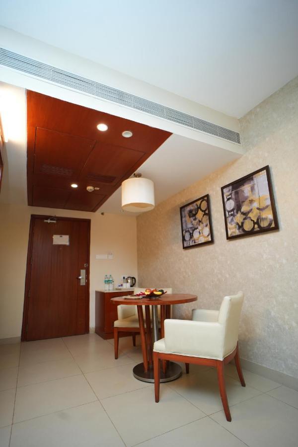 Hotel Siesta Hitech Hyderabad Exterior foto