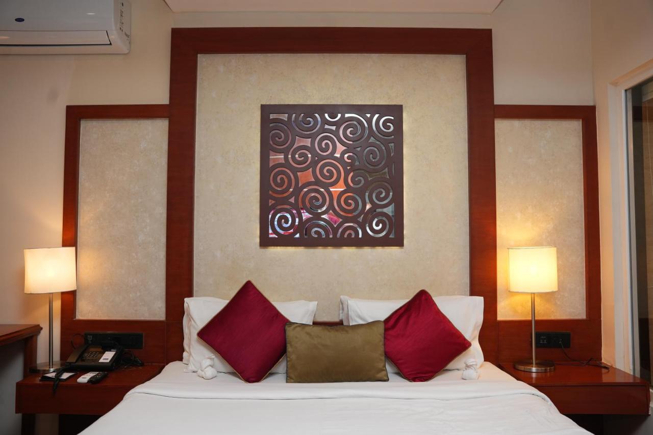 Hotel Siesta Hitech Hyderabad Exterior foto