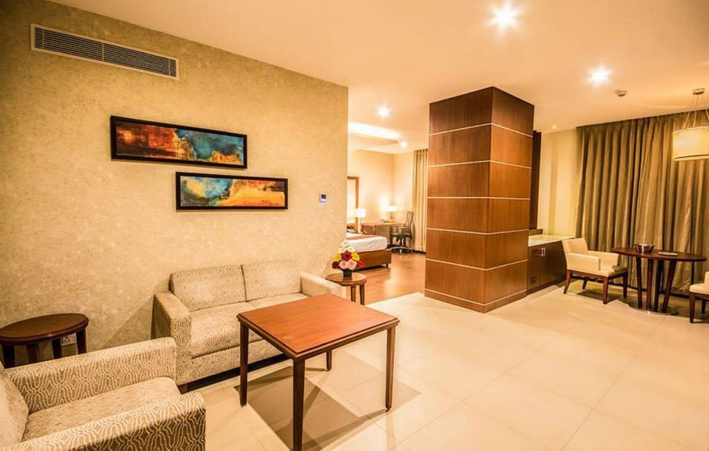 Hotel Siesta Hitech Hyderabad Zimmer foto