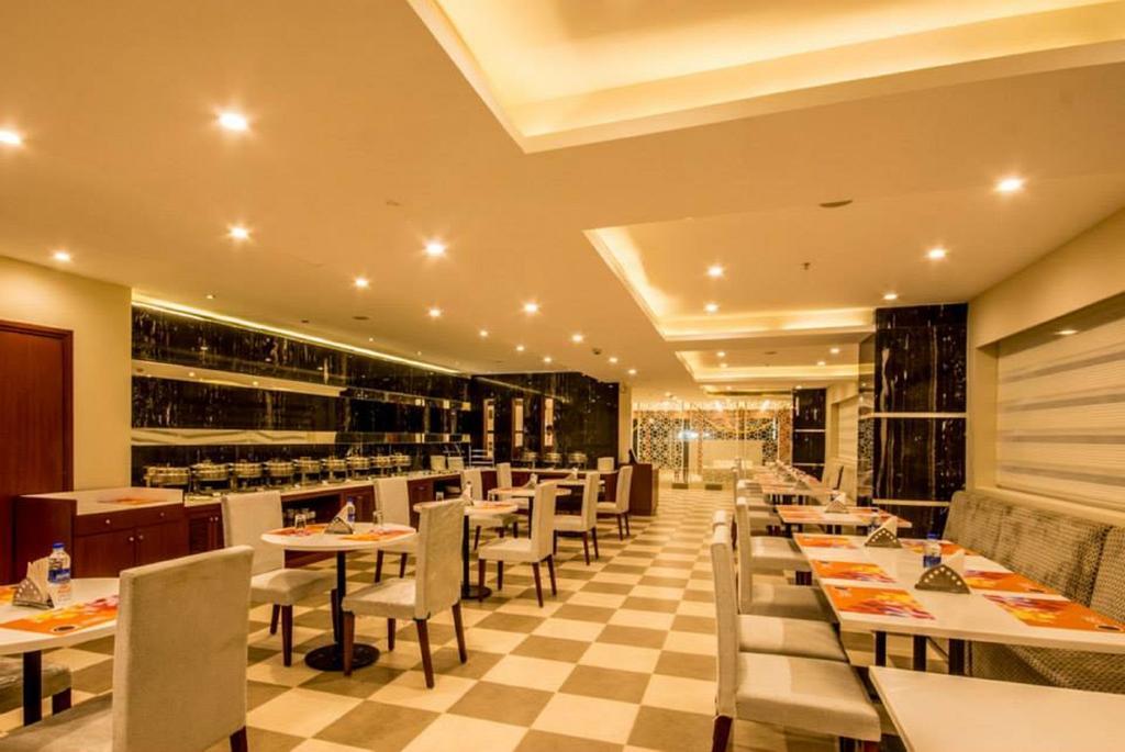 Hotel Siesta Hitech Hyderabad Exterior foto